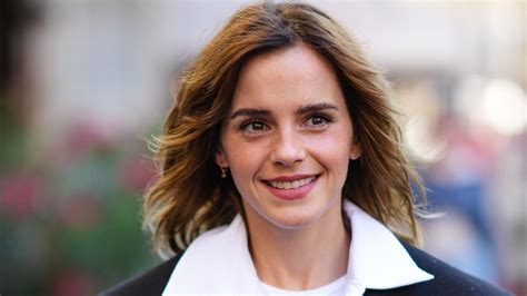 égérie prada|Emma Watson égérie et réalisatrice pour le parfum Prada .